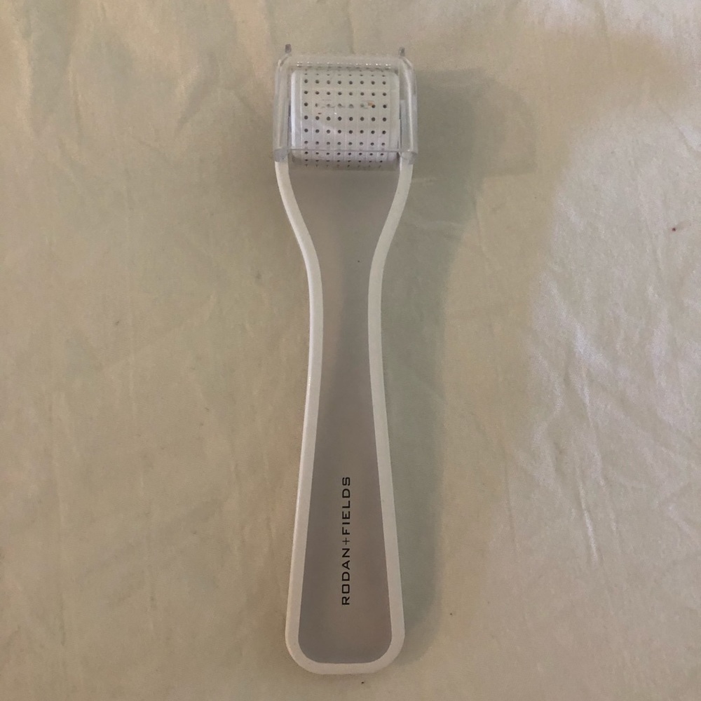 RODAN AND FIELDS MICRODERMABRASION ROLLER